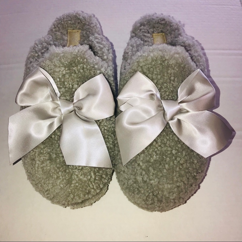 UGG Addison Slippers